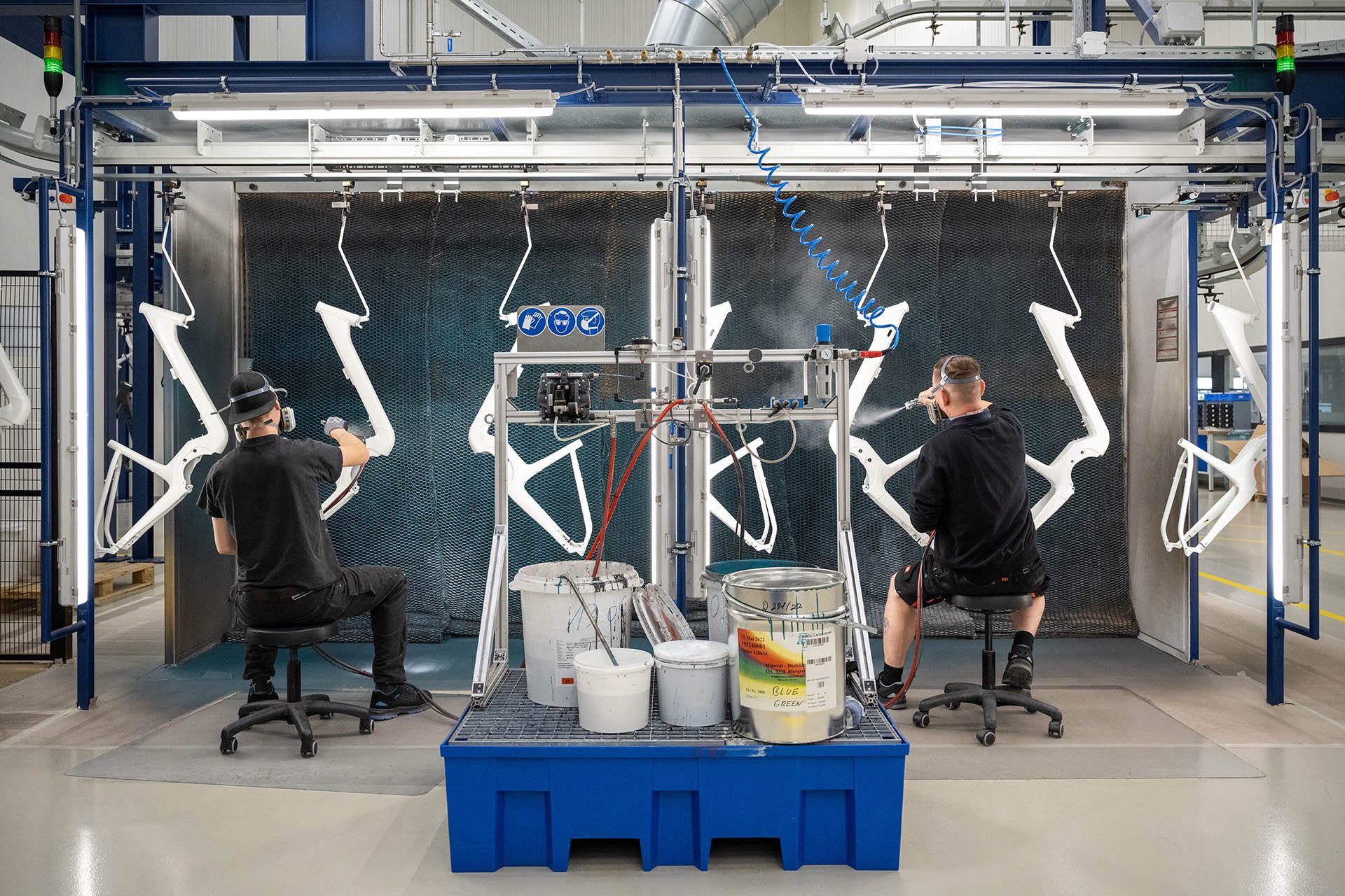 Das Spannende ist, dass das Niedrigtemperatur-Pulver technologisch gesehen die gleichen hochwertigen Eigenschaften bietet wie herkömmliches Grundierungspulver. (Foto: Kalkhoff)