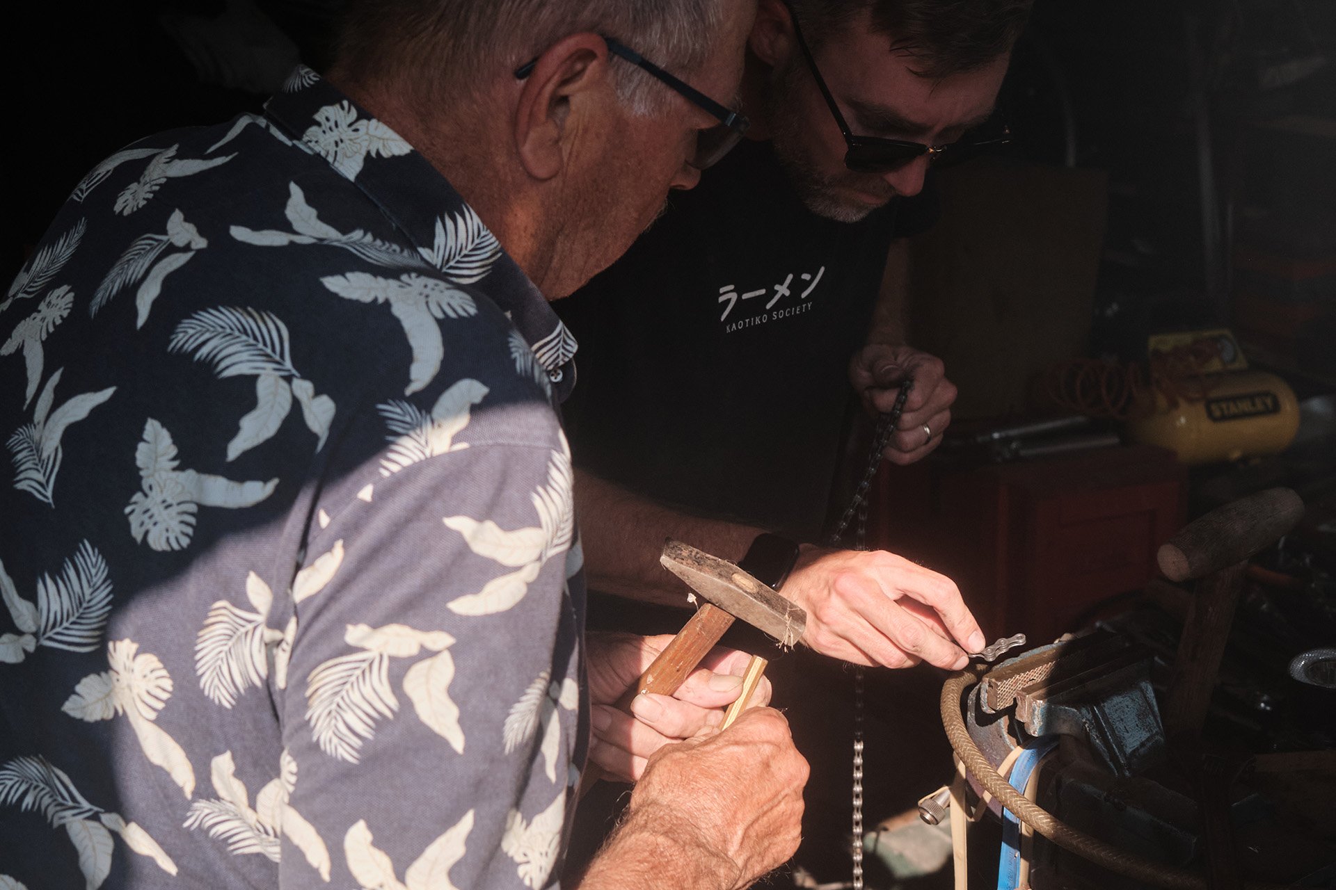 Wenn das richtige Werkzeug fehlt, hilft nur die Fahrt zur nächsten Werkstatt. (Foto: Beim Gepäck gilt: Nur das Nötigste mitnehmen. (Foto: Kalkhoff/Roske))
