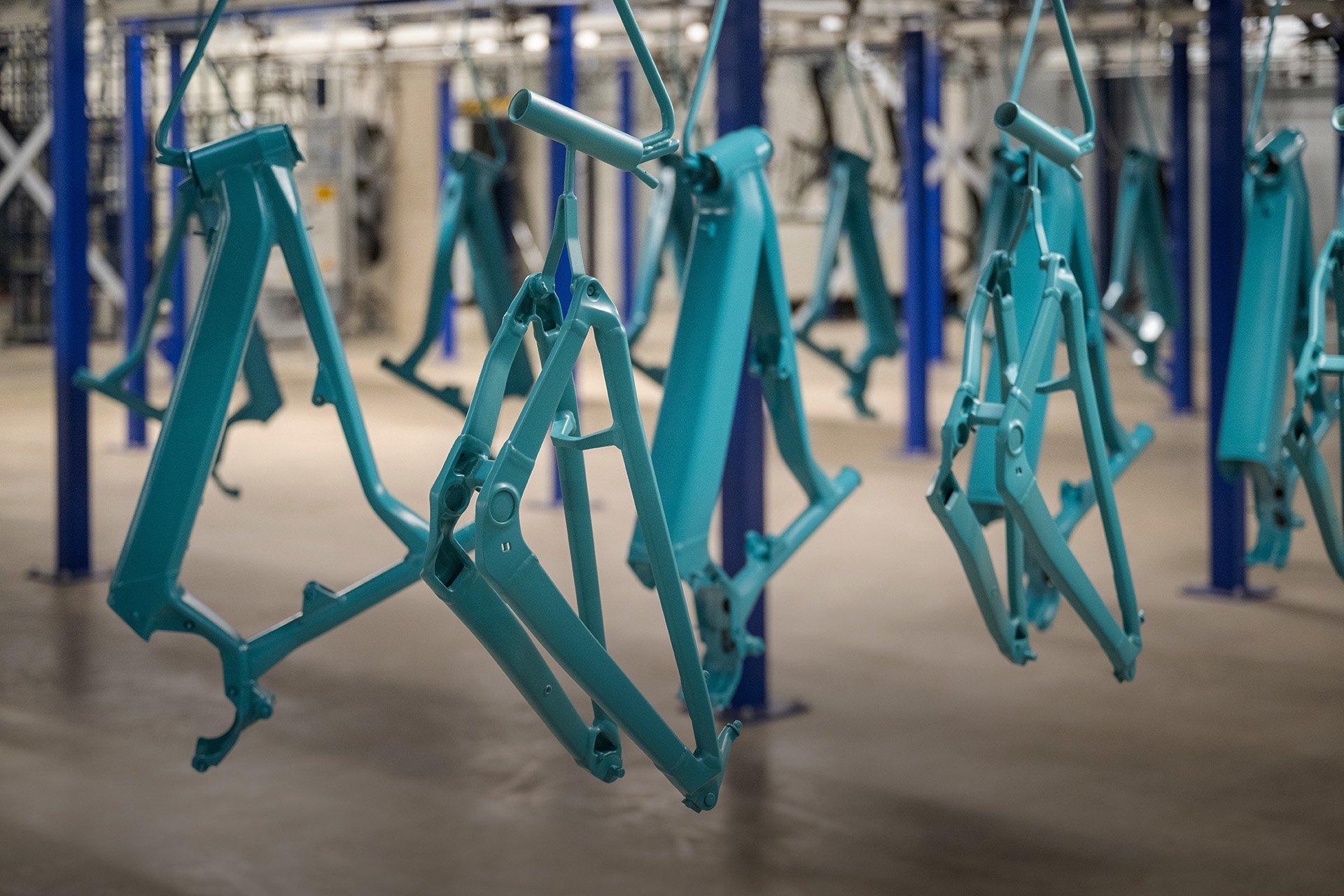 Mit Niedrigtemperatur-Pulver wird die Kalkhoff Fahrradproduktion effizienter und energiesparender. (Foto: Kalkhoff) Mit Niedrigtemperatur-Pulver wird die Kalkhoff Fahrradproduktion effizienter und energiesparender. (Foto: Kalkhoff)