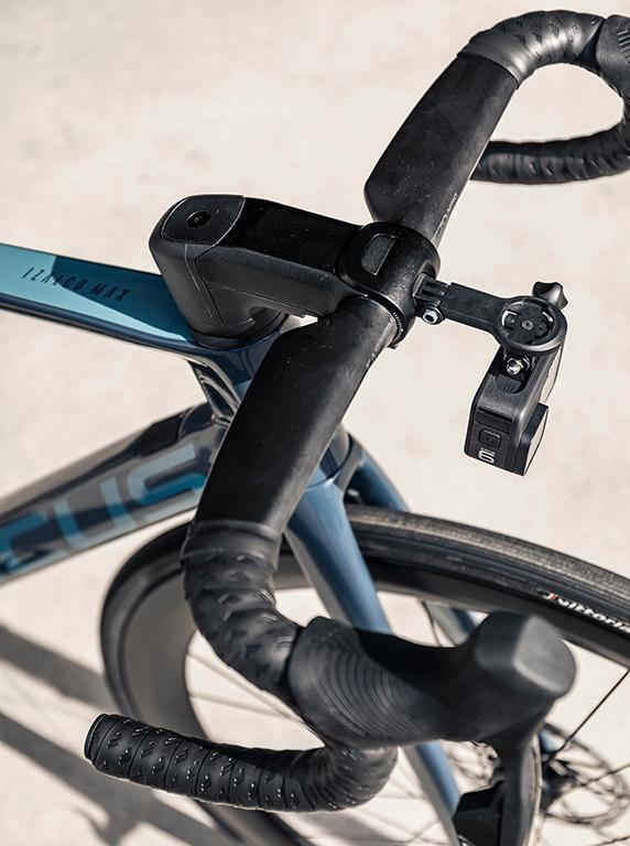 Das IZALCO MAX Aero-Rennrad im Detail: FOCUS R.A.T. Steckachse und Scheibenbremsen