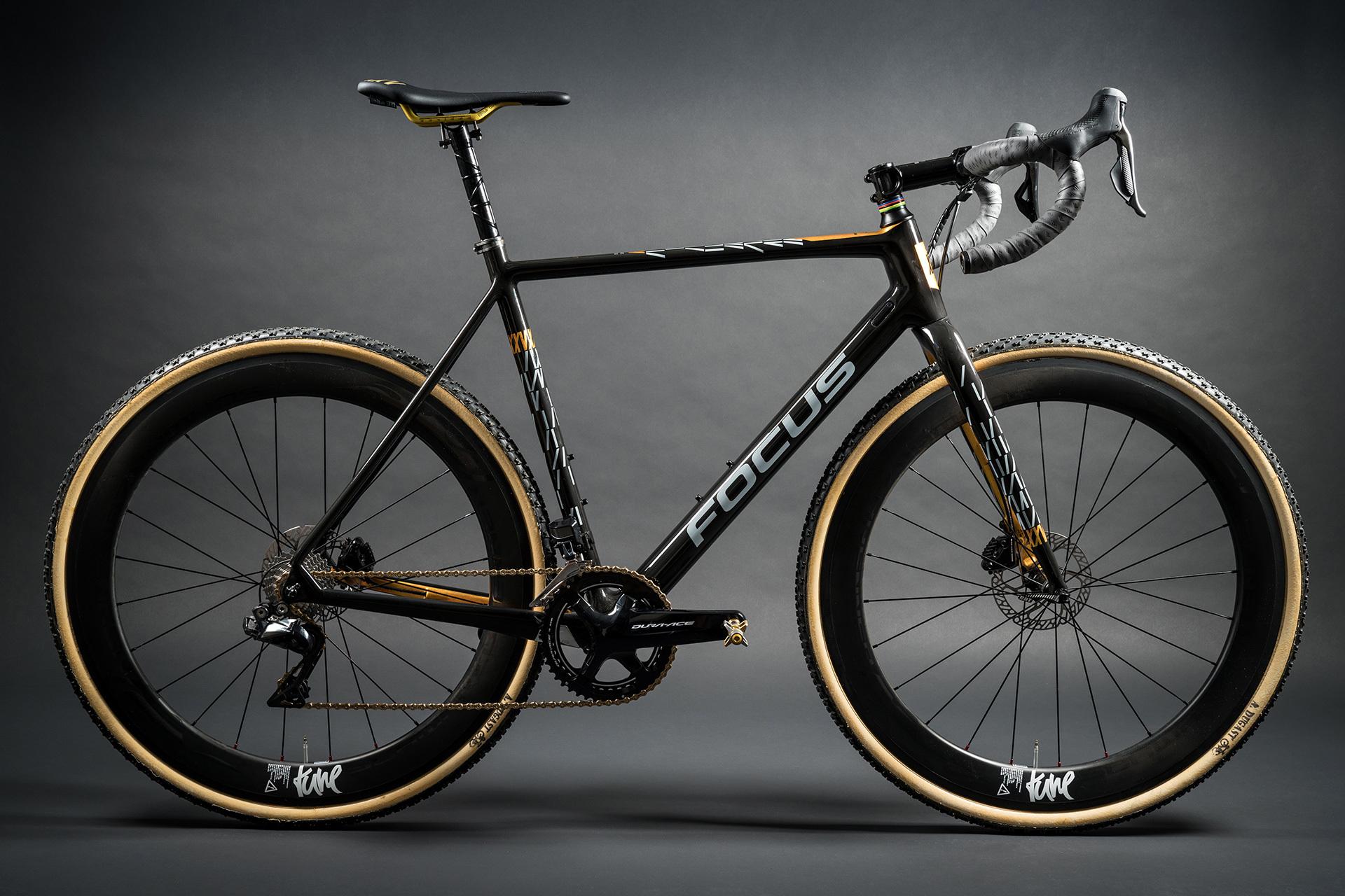 FOCUS MARES 25 YEARS Gold Komplettansicht
