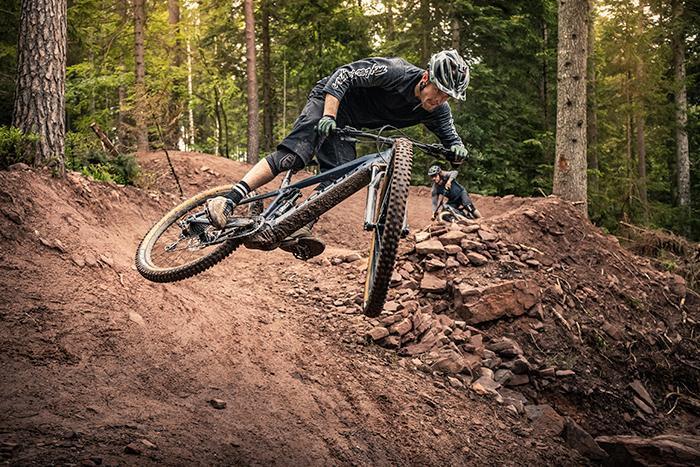Noch aggressiver, noch agiler, noch mehr Trails: FOCUS JAM². Wendig, aber laufruhig auf dem Trail: E-MTB FOCUS JAM².