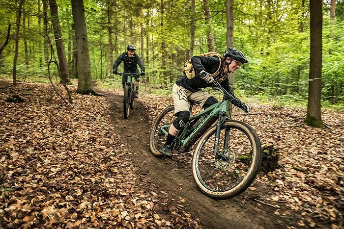 Balanced and sporty trail geometry: FOCUS THRON² FOCUS THRON² with a balanced and sporty trail geometry.