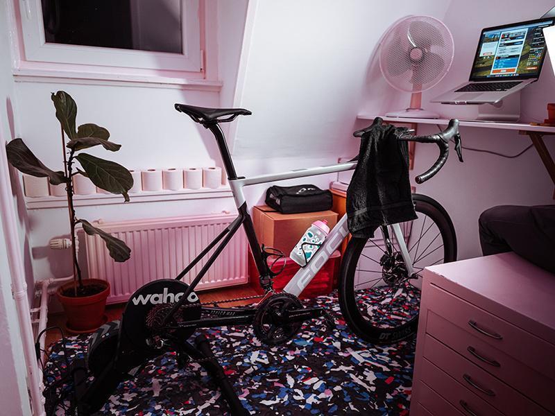 Zwift FOCUS Rides Colour of Pari